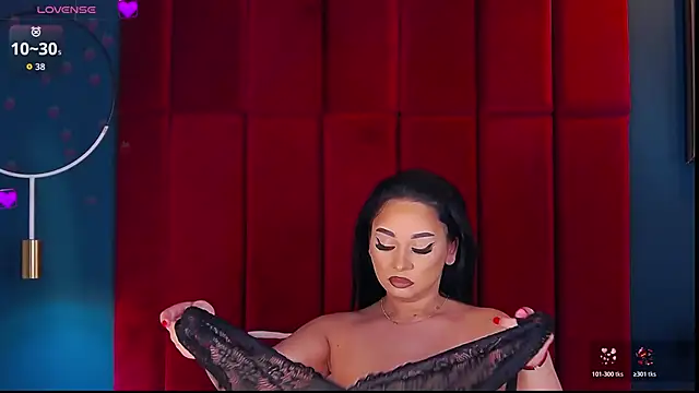 Snapshot of MadyLuxxx chatting on 13, 12, 2025 MadyLuxxx online show from 13, 12, 2025