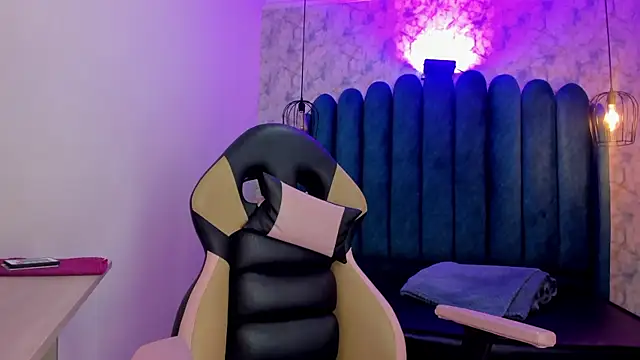 nalalye cruzz  online show from 19, 11, 2025