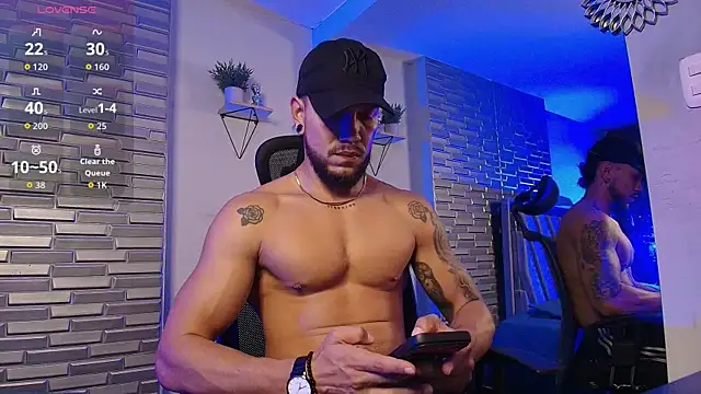 Snapshot of ARON_TAYLER01 chatting on 8, 7, 2026 ARON TAYLER01 online show from 8, 7, 2026