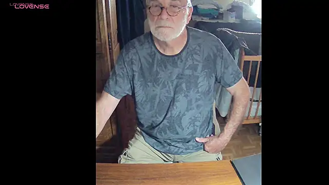 Snapshot of terrybare chatting on 8, 8, 2026 terrybare online show from 8, 8, 2026