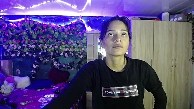 Snapshot of Samara_Beltran chatting on 22, 2, 2025 Samara Beltran online show from 22, 2, 2025