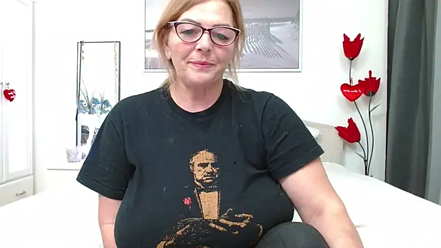 YulliaMilf online show from 12, 1, 2026