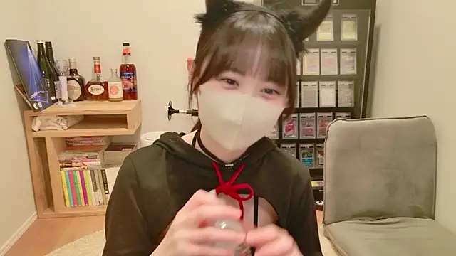 Snapshot of HIKARI_x0 chatting on 28, 4, 2026 HIKARI x0 online show from 28, 4, 2026