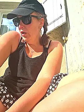 Snapshot of Wisie_Cutie chatting on 19, 4, 2026 Wisie Cutie online show from 19, 4, 2026