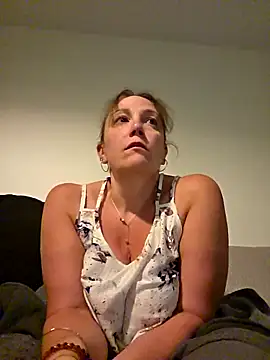 Snapshot of Wisie_Cutie chatting on 23, 4, 2026 Wisie Cutie online show from 23, 4, 2026