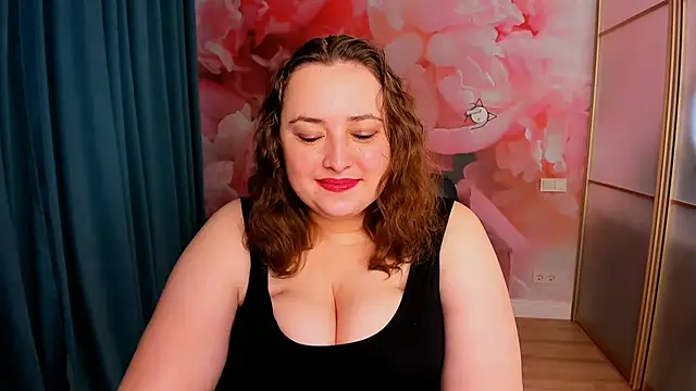 Snapshot of GwenHoward chatting on 1, 2, 2025 GwenHoward online show from 1, 2, 2025