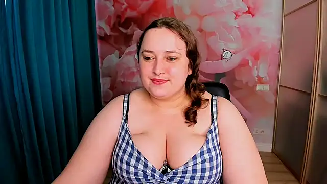 Snapshot of GwenHoward chatting on 1, 3, 2025 GwenHoward online show from 1, 3, 2025