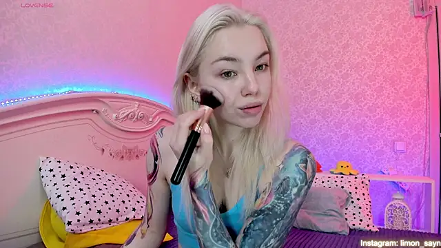 LillyMoure  online show from 25, 2, 2025