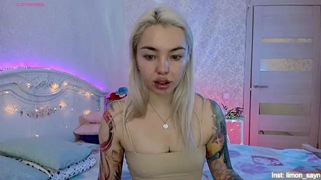 LillyMoure  online show from 1, 11, 2025