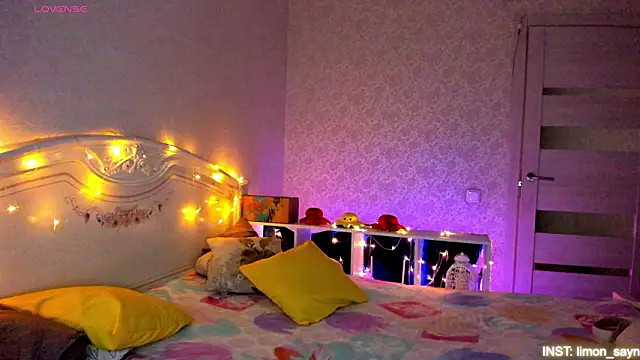 LillyMoure  online show from 27, 3, 2026