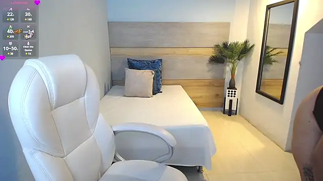 Snapshot of sophia_hadid chatting on 31, 12, 2024 sophia hadid online show from 31, 12, 2024