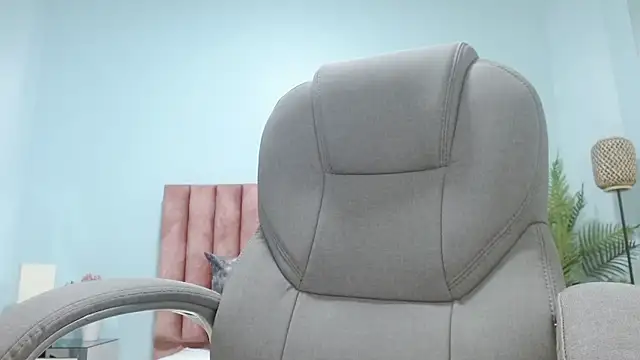 Snapshot of sophia_hadid chatting on 15, 11, 2025 sophia hadid online show from 15, 11, 2025