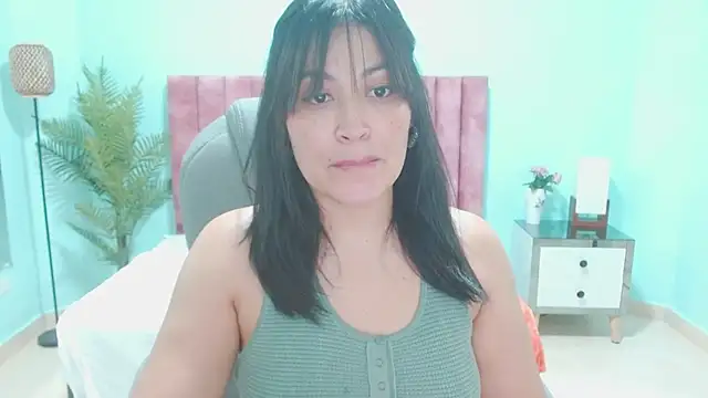 Snapshot of sophia_hadid chatting on 25, 11, 2025 sophia hadid online show from 25, 11, 2025