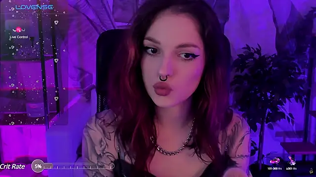 Snapshot of BratzieDarsie chatting on 6, 1, 2025 BratzieDarsie online show from 6, 1, 2025