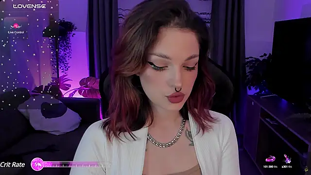 Snapshot of BratzieDarsie chatting on 8, 2, 2025 BratzieDarsie online show from 8, 2, 2025