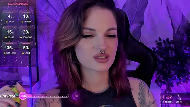 Snapshot of BratzieDarsie chatting on 4, 3, 2025 BratzieDarsie online show from 4, 3, 2025