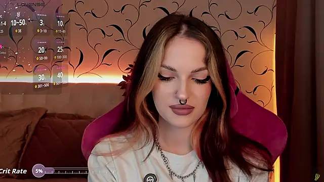 Snapshot of BratzieDarsie chatting on 10, 10, 2025 BratzieDarsie online show from 10, 10, 2025