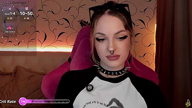 Snapshot of BratzieDarsie chatting on 11, 10, 2025 BratzieDarsie online show from 11, 10, 2025