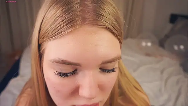 Snapshot of EllenReeves chatting on 8, 3, 2025 EllenReeves online show from 8, 3, 2025
