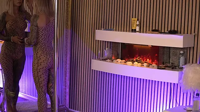 TiffanyMaze online show from 9, 9, 2025