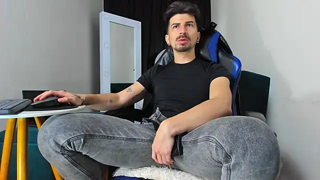 LiamCossio  online show from 10, 1, 2025