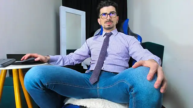 LiamCossio  online show from 11, 1, 2025