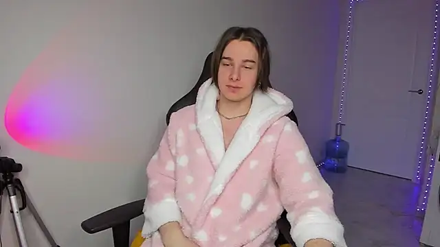 Vincent Strong online show from 3, 1, 2025