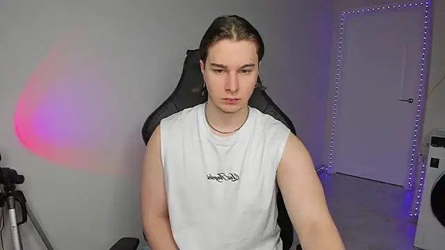 Vincent Strong online show from 3, 2, 2025