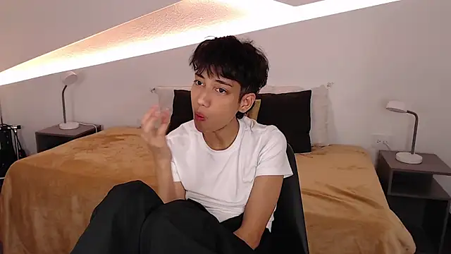 hot little bunny online show from 2, 2, 2025