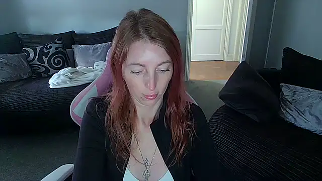 Red firesquirt online show from 14, 4, 2026