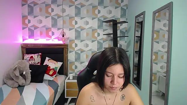 LORENADAVIES online show from 18, 12, 2024