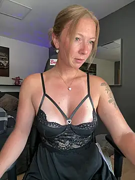 Snapshot of BunnyDiamond1 chatting on 10, 7, 2026 BunnyDiamond1 online show from 10, 7, 2026