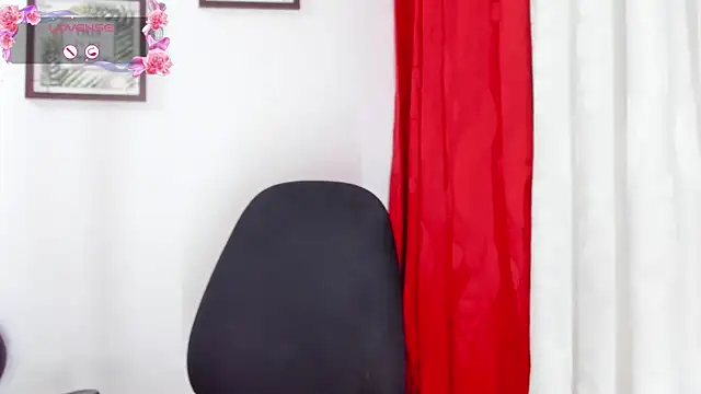 Snapshot of Victoria_Caruso chatting on 12, 12, 2024 Victoria Caruso online show from 12, 12, 2024