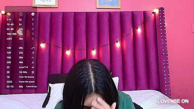 littlee emilyy  online show from 24, 1, 2025