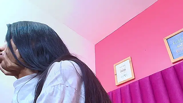 littlee emilyy  online show from 28, 1, 2025