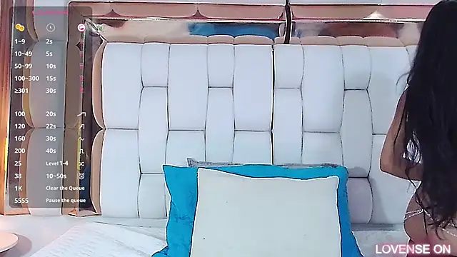 littlee emilyy  online show from 19, 3, 2025