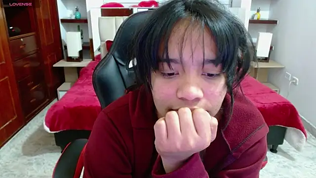 laureentt  online show from 12, 2, 2025