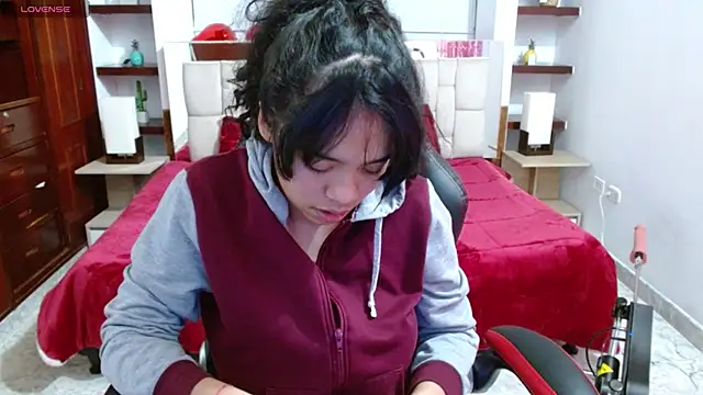 laureentt  online show from 22, 2, 2025