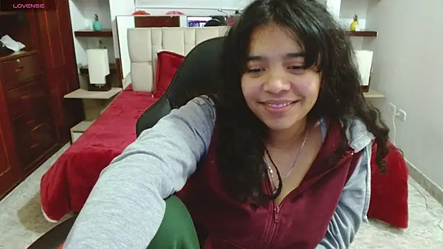 laureentt  online show from 8, 3, 2025