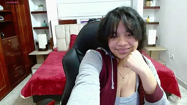 laureentt  online show from 17, 3, 2025