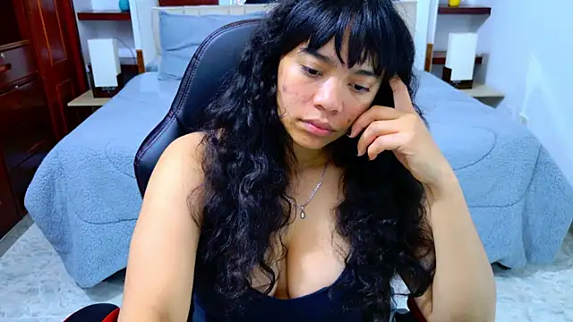 laureentt  online show from 5, 11, 2025