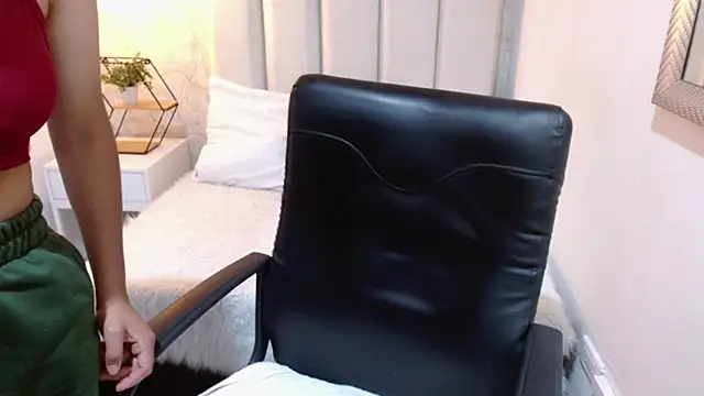 Snapshot of laureentt_ chatting on 19, 1, 2026 laureentt online show from 19, 1, 2026