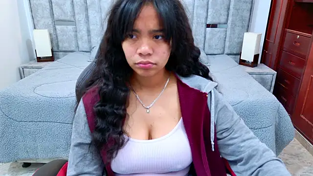 Snapshot of laureentt_ chatting on 13, 2, 2026 laureentt online show from 13, 2, 2026