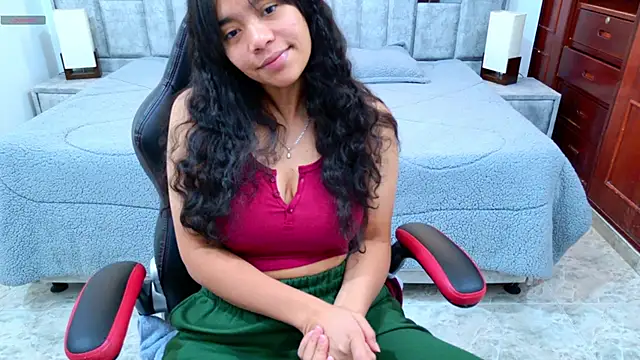 Snapshot of laureentt_ chatting on 14, 2, 2026 laureentt online show from 14, 2, 2026