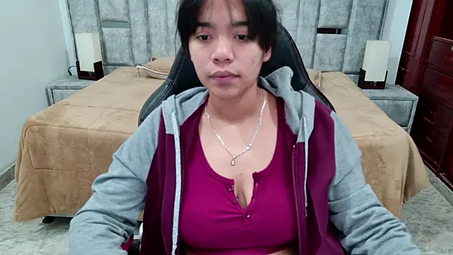 Snapshot of laureentt_ chatting on 20, 4, 2026 laureentt online show from 20, 4, 2026