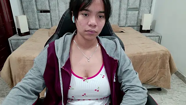 Snapshot of laureentt_ chatting on 24, 4, 2026 laureentt online show from 24, 4, 2026