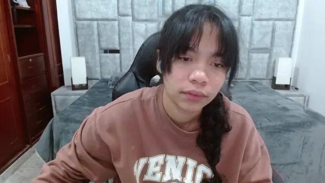 Snapshot of laureentt_ chatting on 19, 5, 2026 laureentt online show from 19, 5, 2026