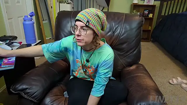 Snapshot of Linzy_19 chatting on 25, 12, 2024 Linzy 19 online show from 25, 12, 2024