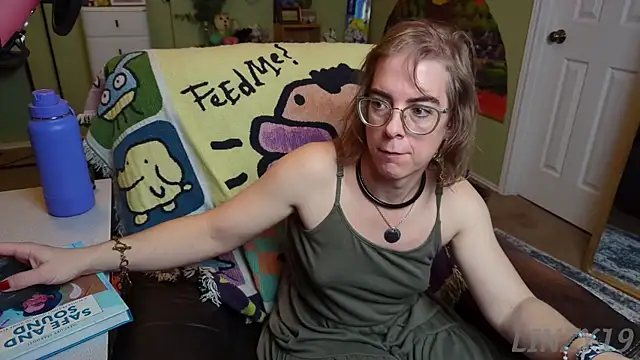 Snapshot of Linzy_19 chatting on 4, 2, 2025 Linzy 19 online show from 4, 2, 2025