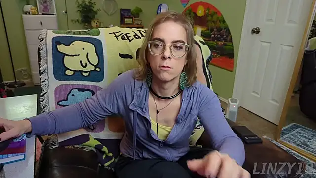 Snapshot of Linzy_19 chatting on 11, 2, 2025 Linzy 19 online show from 11, 2, 2025